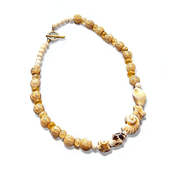 Collar Caracola Arena y Crema Solar