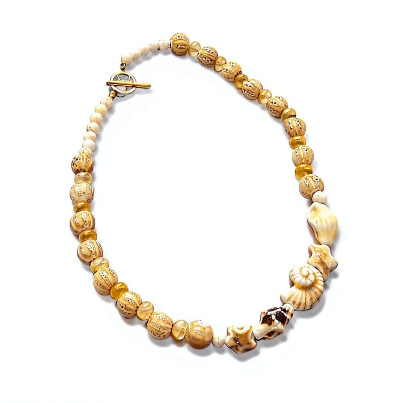 Collar Caracola Arena y Crema Solar